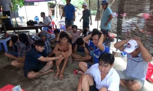Nổ súng bắt trường gà truyền trực tiếp từ Campuchia để đánh bạc - ảnh 1