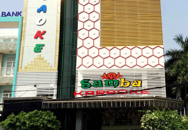 Hàng chục 'nam thanh nữ tú' phê ma túy trong quán karaoke - ảnh 1