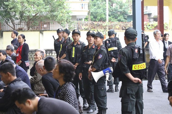 Hàng trăm cán bộ, chiến sĩ công an bảo đảm an ninh phiên xử 'thế kỷ' - ảnh 9