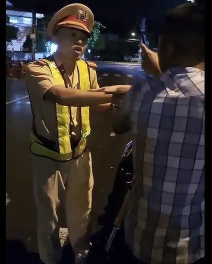 Vụ CSGT 'té ngã': Bất ngờ với lý lịch của người lái xe bỏ trốn - ảnh 2