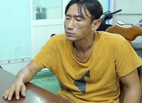 Cảnh sát khống chế người đàn ông đòi đốt cây xăng giữa khuya - ảnh 1