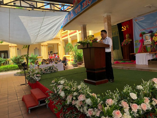 HEAD Tiến Cường tặng hàng trăm mũ bảo hiểm cho học sinh để 'Giữ trọn ước mơ' - ảnh 2