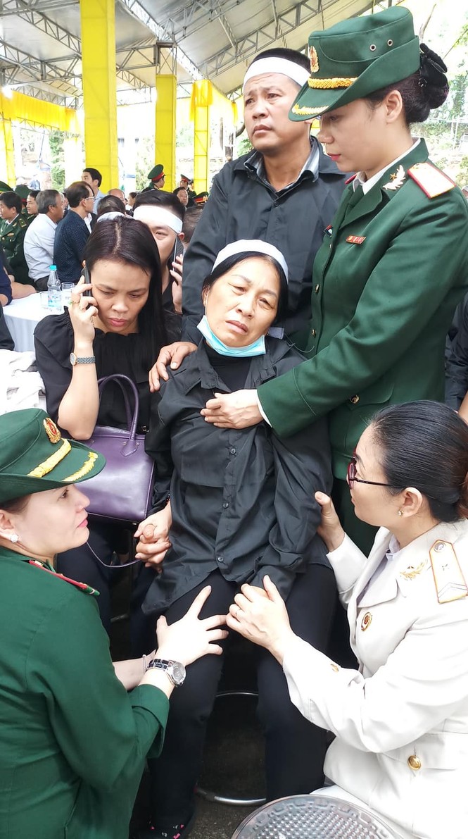Hàng ngàn người tiễn biệt 13 liệt sĩ hy sinh tại Rào Trăng - ảnh 23