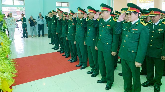 Hàng ngàn người tiễn biệt 13 liệt sĩ hy sinh tại Rào Trăng - ảnh 25