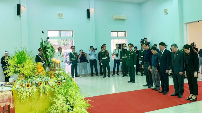 Hàng ngàn người tiễn biệt 13 liệt sĩ hy sinh tại Rào Trăng - ảnh 26