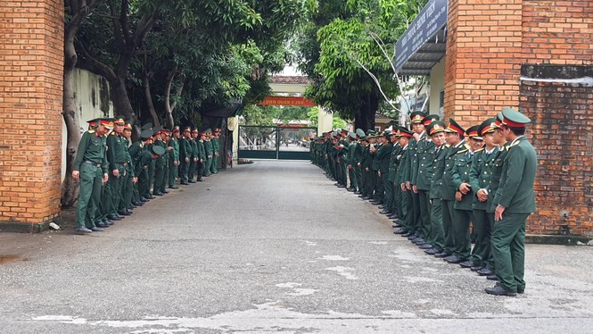 Hàng ngàn người tiễn biệt 13 liệt sĩ hy sinh tại Rào Trăng - ảnh 8