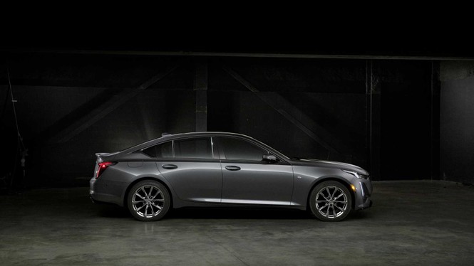 Sedan hạng sang Cadillac CT5 mới lộ những hình ảnh đầu tiên - ảnh 1
