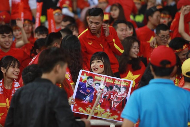 Những 'bóng hồng' tiếp sức cho trận đấu giữa U23 Việt Nam và Thái Lan - ảnh 5