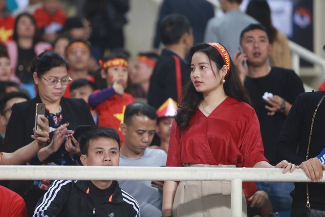 Những 'bóng hồng' tiếp sức cho trận đấu giữa U23 Việt Nam và Thái Lan - ảnh 6