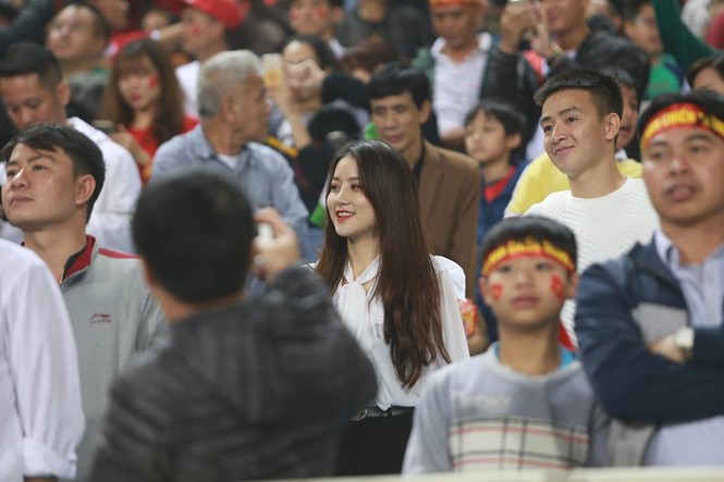 Những 'bóng hồng' tiếp sức cho trận đấu giữa U23 Việt Nam và Thái Lan - ảnh 8