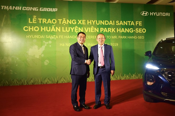 HLV Park Hang-seo được tặng ôtô hơn 1 tỷ đồng của Hyundai - ảnh 1