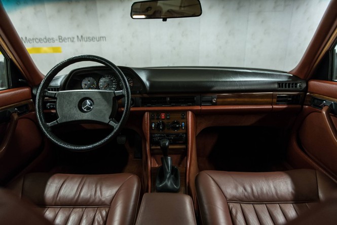 Mercedes-Benz S-Class 37 năm tuổi được đinh giá hơn 1,2 tỷ đồng - ảnh 2