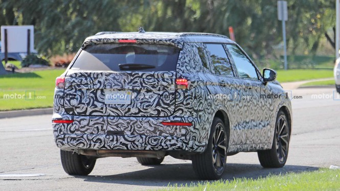 Mitsubishi Outlander thế hệ mới rò rỉ ảnh chạy thử - ảnh 2