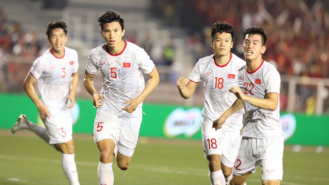 U22 Việt Nam vô địch SEA Games: Khi con sư tử cúi chào rừng già - ảnh 3
