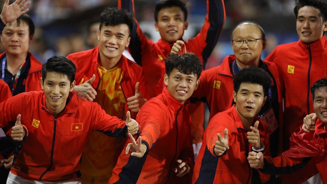 U22 Việt Nam vô địch SEA Games: Khi con sư tử cúi chào rừng già - ảnh 6
