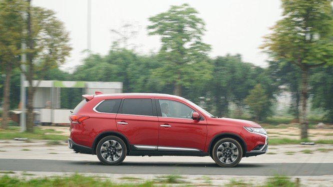 Đánh giá ưu và nhược điểm của Mitsubishi Outlander 2020 - ảnh 8