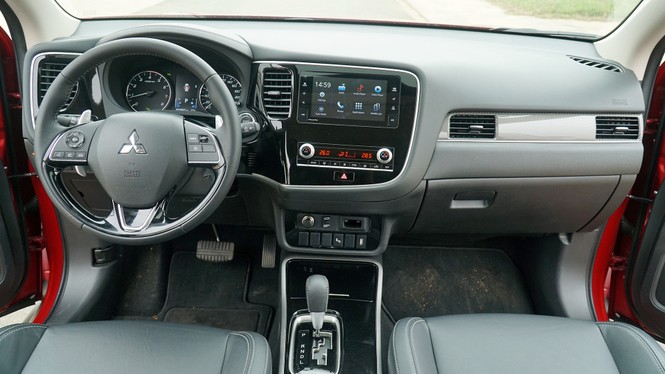 Đánh giá ưu và nhược điểm của Mitsubishi Outlander 2020 - ảnh 4