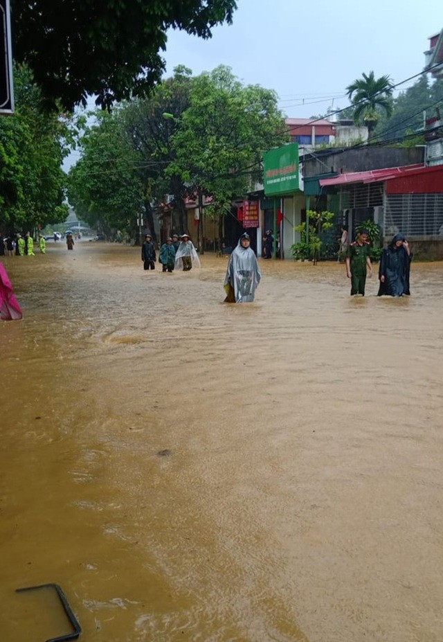 Lũ lớn trên thượng nguồn sông Hồng từ Trung Quốc đang đổ về Lào Cai - ảnh 2