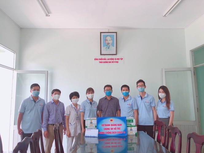 Cán bộ, nhân viên Vietbank chung tay phòng chống COVID-19 tại các tỉnh miền Trung - ảnh 1