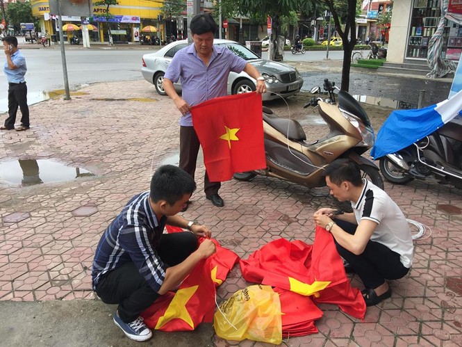 Thành Sen nhuộm sắc đỏ trước trận bán kết Việt Nam - Hàn Quốc - ảnh 2