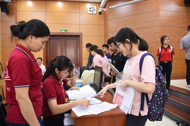 Các 'chàng trai vàng' háo hức nhập học - ảnh 2