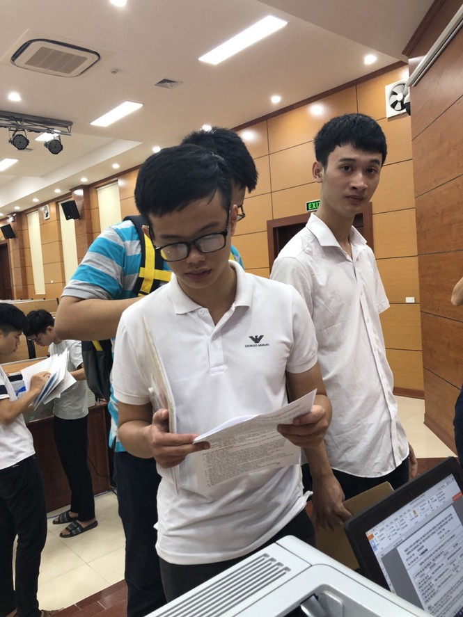 Các 'chàng trai vàng' háo hức nhập học - ảnh 4