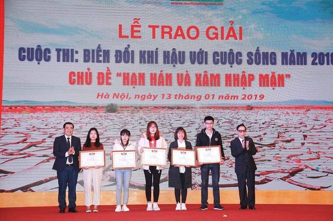 Trao giải cuộc thi viết về hạn hán và xâm nhập mặn - ảnh 2