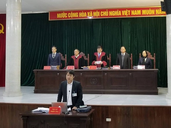 Hà Văn Thắm hầu tòa trong phiên xử 4 sếp Bình Sơn - ảnh 1