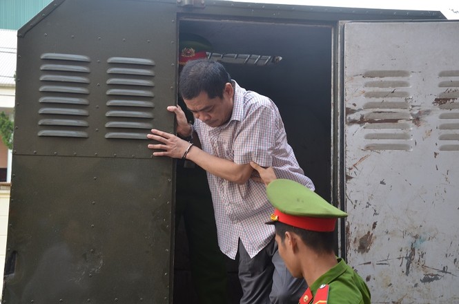 Phó chủ tịch tỉnh Hà Giang tới tham dự phiên xử vụ gian lận thi - ảnh 2