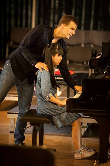 Nghệ sĩ piano quốc tế Adam Gyorgy đến Việt Nam tìm kiếm tài năng - ảnh 2