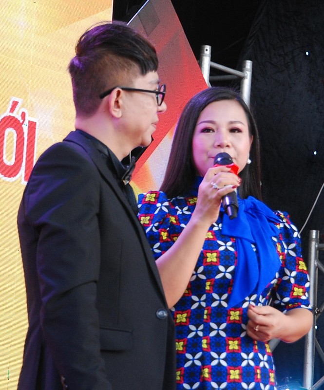NSND Thu Hiền làm điều bất ngờ với ca sỹ Long Nhật - ảnh 3