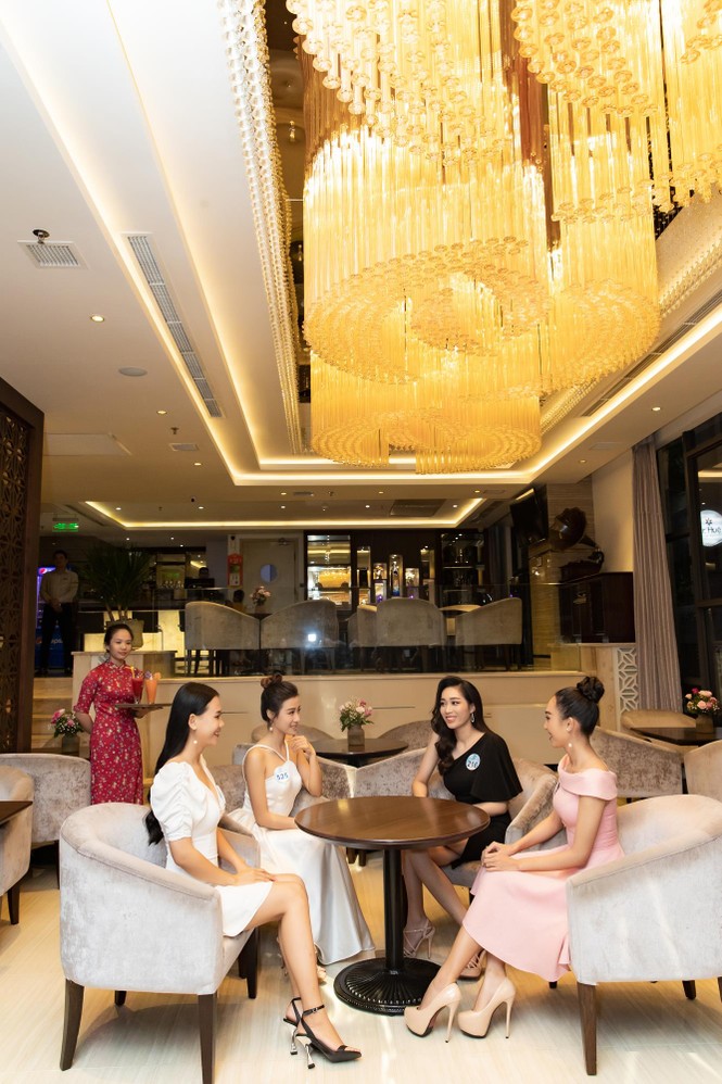 Thí sinh Miss World Việt Nam hội tụ khoe sắc, tạo dáng tập catwalk - ảnh 6