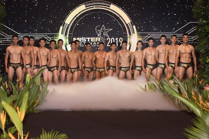 Hoa hậu Hà Kiều Anh và Thu Minh ngồi 'ghế nóng' chung kết Mister Việt Nam - ảnh 1