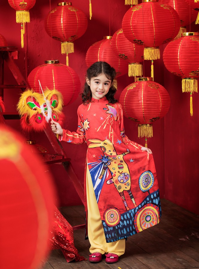 Ngắm vẻ đẹp lung linh của bộ sưu tập áo dài Trung thu 'Oẳn tù tỳ' cho trẻ em - ảnh 5