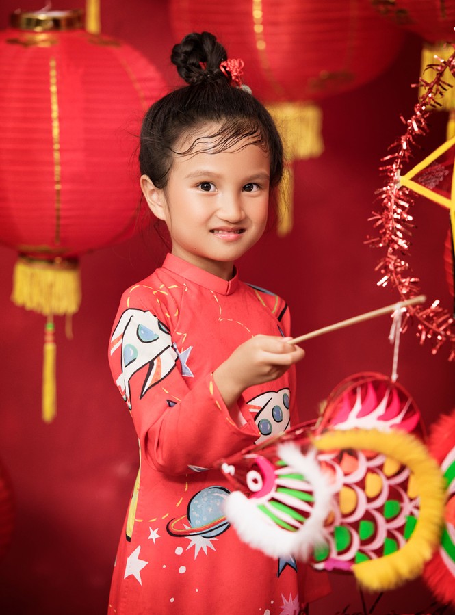 Ngắm vẻ đẹp lung linh của bộ sưu tập áo dài Trung thu 'Oẳn tù tỳ' cho trẻ em - ảnh 8