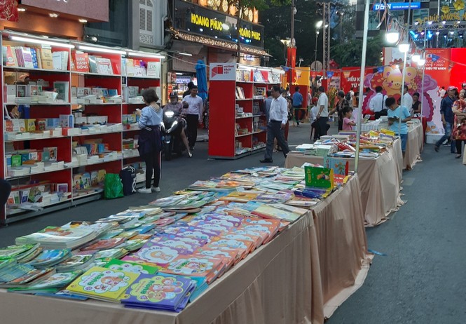 Khai trương Đường sách Xuân Canh Tý tại TPHCM - ảnh 7