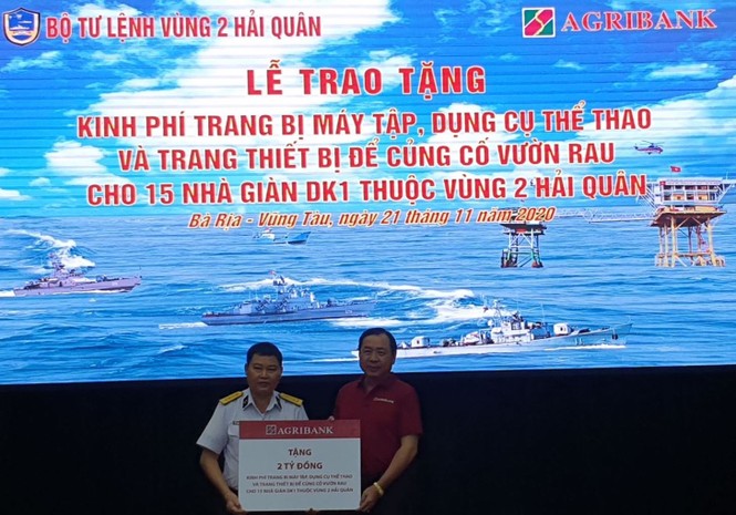 Ngân hàng Agribank tặng máy tập thể thao và máy củng cố vườn rau cho nhà giàn DK1 - ảnh 1