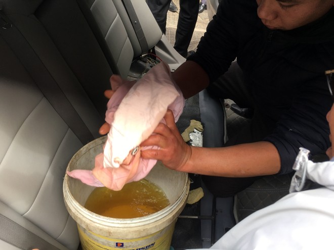 Mục kích thực nghiệm vụ cây xăng ở Hà Nội bị tố gian dối - ảnh 4