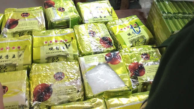 Bắt nóng 3 đối tượng vận chuyển 52 bánh heroin và ma túy đá - ảnh 2