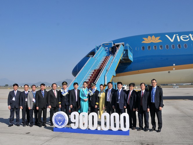 Chuyến bay thứ 900.000 trong năm 2019 hạ cánh xuống Nội Bài - ảnh 5