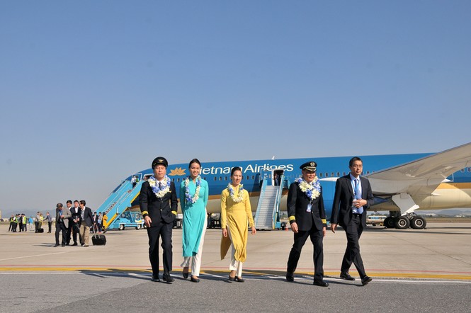 Chuyến bay thứ 900.000 trong năm 2019 hạ cánh xuống Nội Bài - ảnh 7