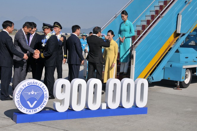 Chuyến bay thứ 900.000 trong năm 2019 hạ cánh xuống Nội Bài - ảnh 3