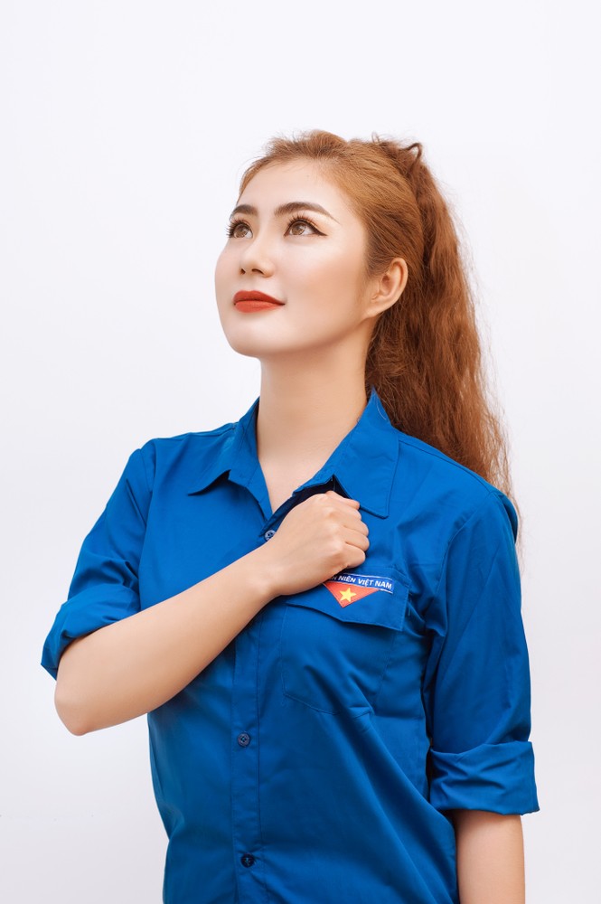 NỮ SINH SƯ PHẠM TOÁN XINH ĐẸP KIÊM MC, CA SĨ, DIỄN VIÊN - ảnh 2