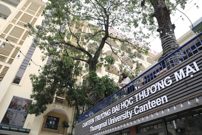 Trường Đại học Thương mại, lãng mạn từng khoảnh khắc - ảnh 7