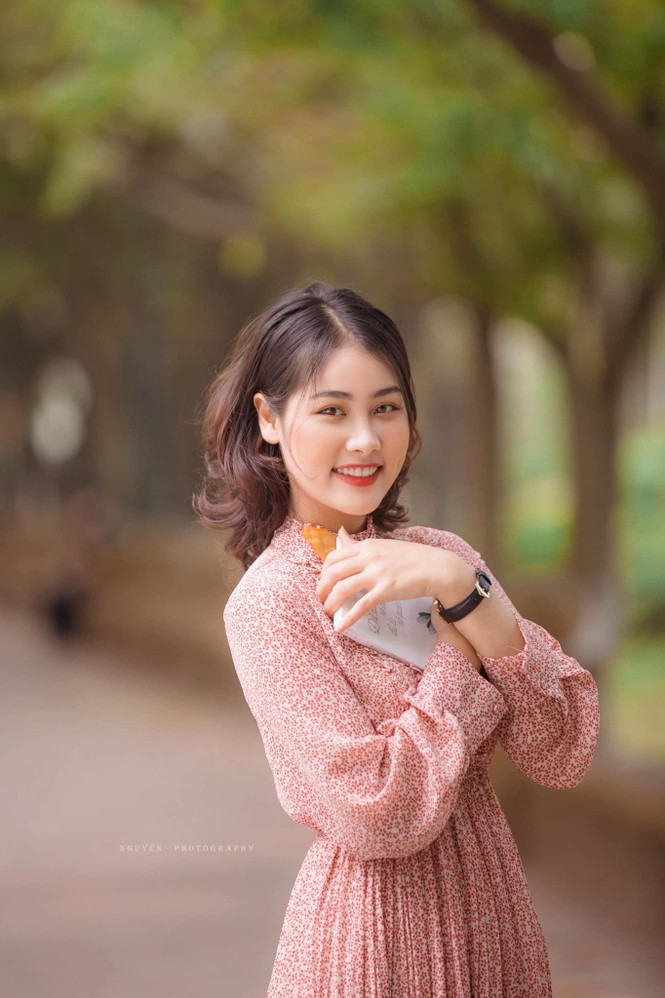 Cô giáo tương lai “gieo thương nhớ” với vẻ đẹp trong trẻo tựa nắng mai - ảnh 1