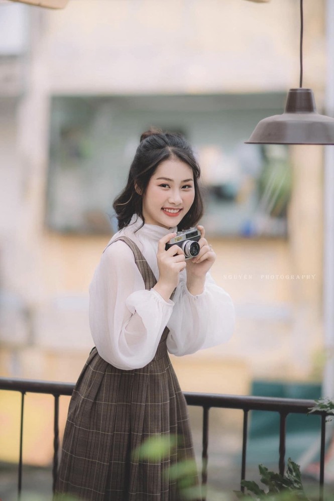 Cô giáo tương lai “gieo thương nhớ” với vẻ đẹp trong trẻo tựa nắng mai - ảnh 2