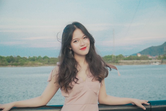 Sinh viên giỏi 3 năm kiêm người mẫu ảnh, diễn viên, Make-up Artist và dẫn chương trình - ảnh 1