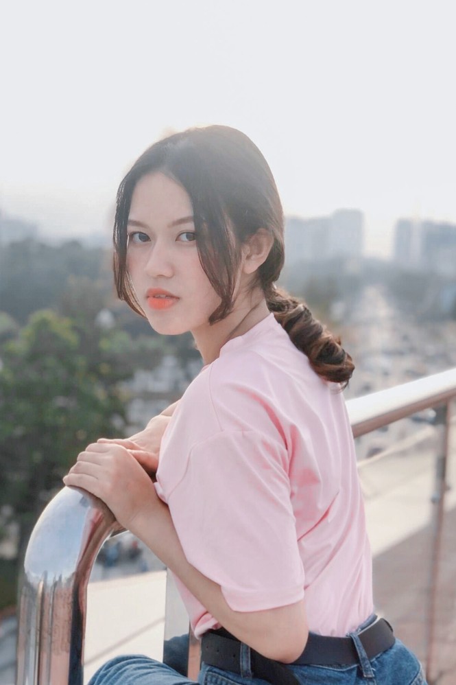 Sinh viên giỏi 3 năm kiêm người mẫu ảnh, diễn viên, Make-up Artist và dẫn chương trình - ảnh 3