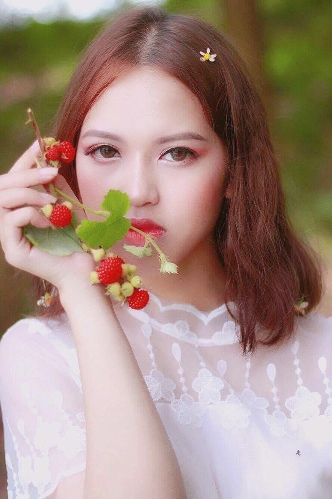 Sinh viên giỏi 3 năm kiêm người mẫu ảnh, diễn viên, Make-up Artist và dẫn chương trình - ảnh 4
