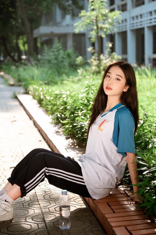 Nữ sinh 17 tuổi đam mê nghệ thuật, “đốn tim” dân mạng với nét đẹp dịu ngọt - ảnh 9